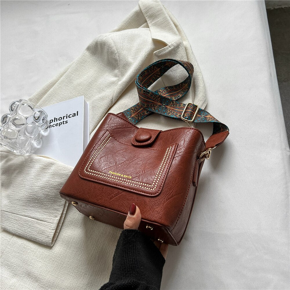 VIMEDA | Bucket Messenger Bag™