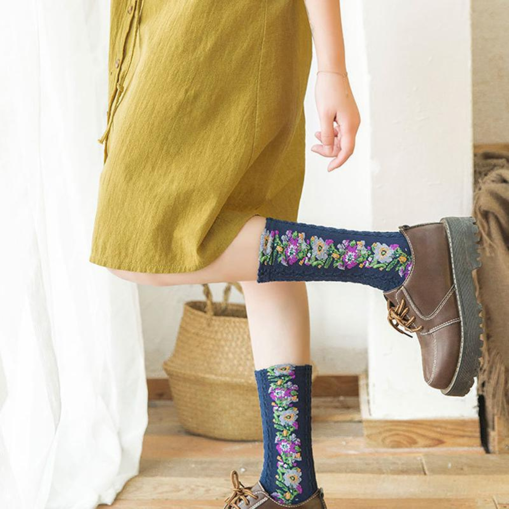 VIMEDA | Vintage Embroidered Socks (2+2 GRATIS)