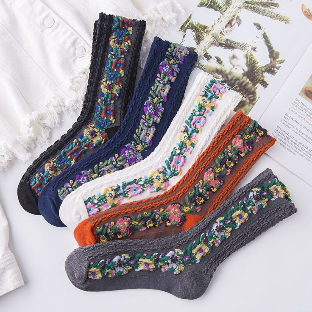 VIMEDA | Vintage Embroidered Socks (2+2 GRATIS)