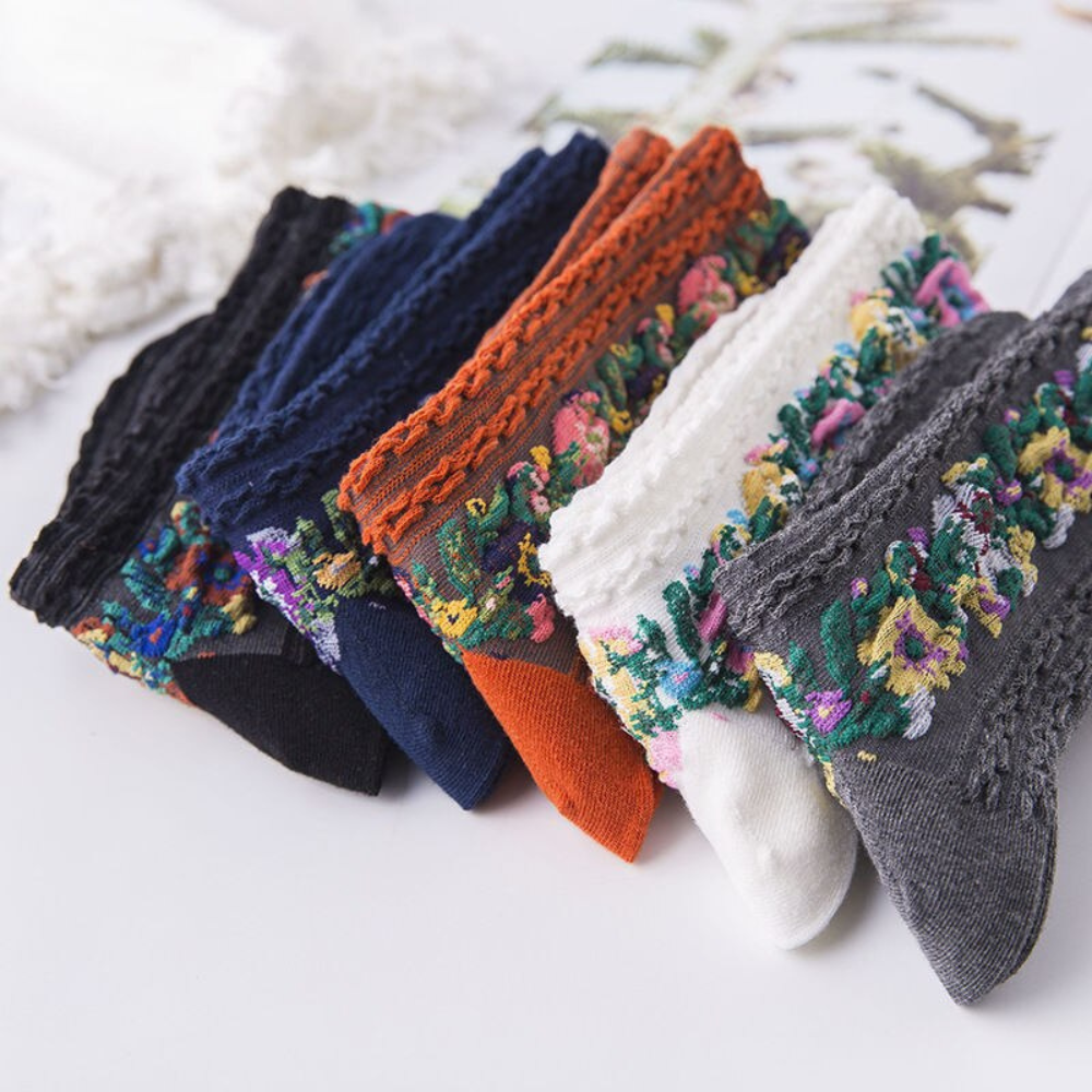 VIMEDA | Vintage Embroidered Socks (2+2 GRATIS)