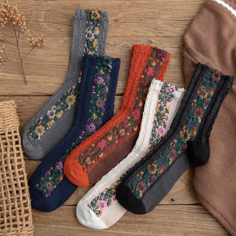 VIMEDA | Vintage Embroidered Socks (2+2 GRATIS)