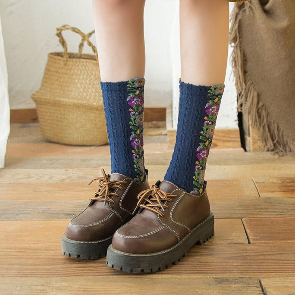VIMEDA | Vintage Embroidered Socks (2+2 GRATIS)